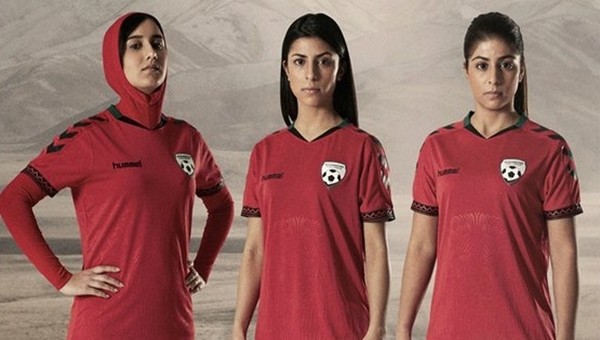Afgan kadın futbolculara başörtülü forma - Dünyadan Futbol Haberleri