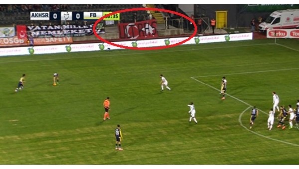 Akhisar-Fenerbahçe maçında Türk bayrağı skandalı - Süper Lig Haberleri