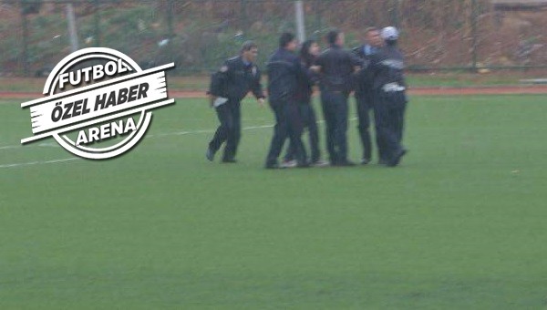 Amatör maçta sahaya girip ateş açtı