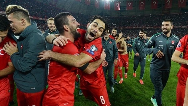 Arda Turan'dan milli takım kampında alkışlanacak hareket - A Milli Takım Haberleri