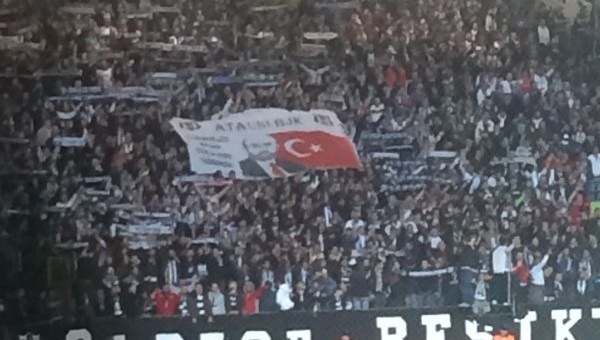 Beşiktaş taraftarları Mehmet Akif Ersoy'u unutmadı - Süper Lig Haberleri