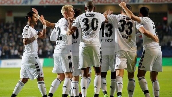 Beşiktaşlı futbolcular Vodafone Arena'ya gidiyor