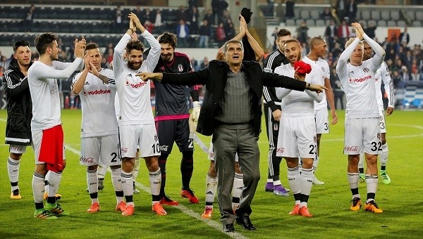 Beşiktaşlı taraftarlar Şenol Güneş'i tribüne çağırdı - Süper Lig Haberleri
