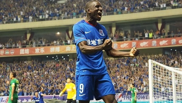 Demba Ba takımına hayat verdi - Çin Haberleri