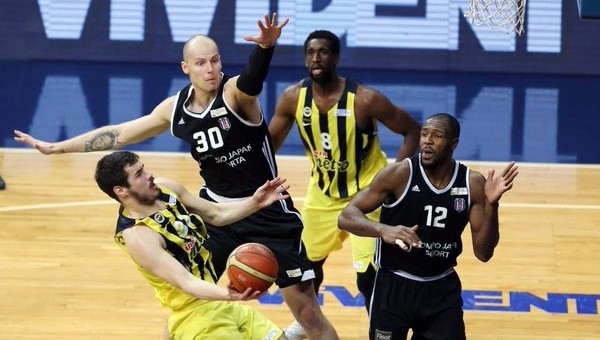 Fenerbahçe, derbide Beşiktaş'a fark attı