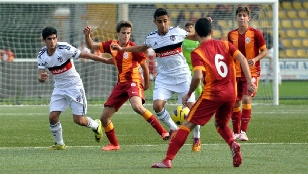 Galatasaray, Beşiktaş'a fark attı