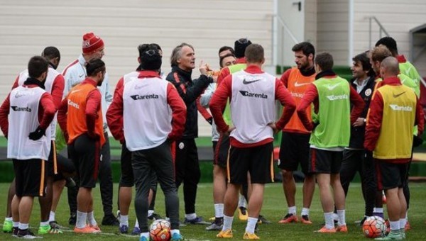 Galatasaray'dan derbi öncesi FLAŞ karar!