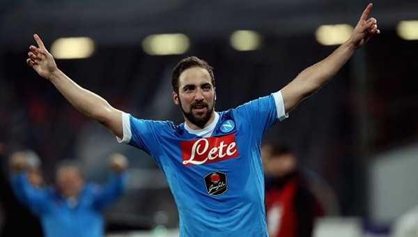 Napoli'nin golcüsü Gonzalo Higuain, Serie A gol rekorunu kırabilir