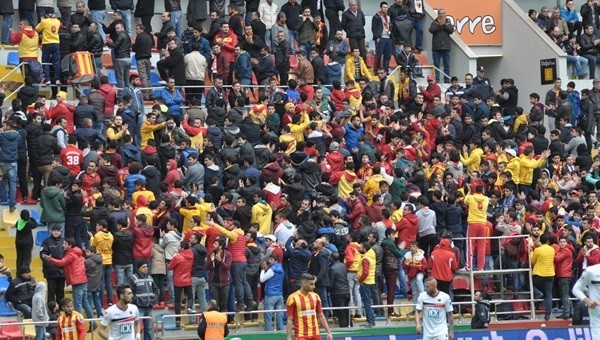 Kayserispor taraftarlarından takıma protesto - Süper Lig Haberleri