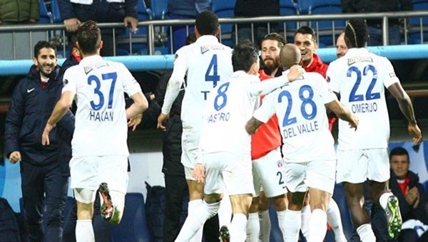 Kasımpaşa, Antalyaspor'u devirdi