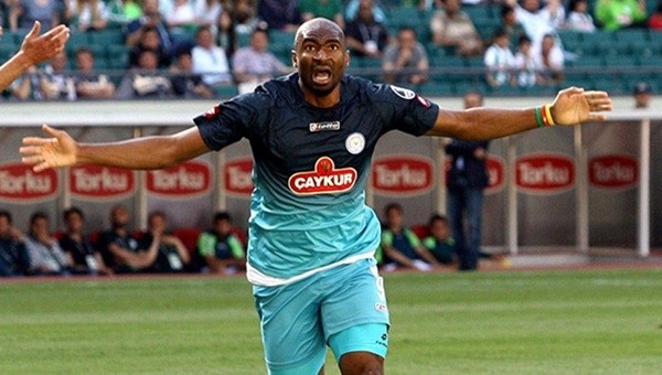 Leonard Kweuke'den itiraf: 'Hikmet Karaman'ın bazen bizi öldüreceğini düşünüyorum' - Süper Lig Haberleri