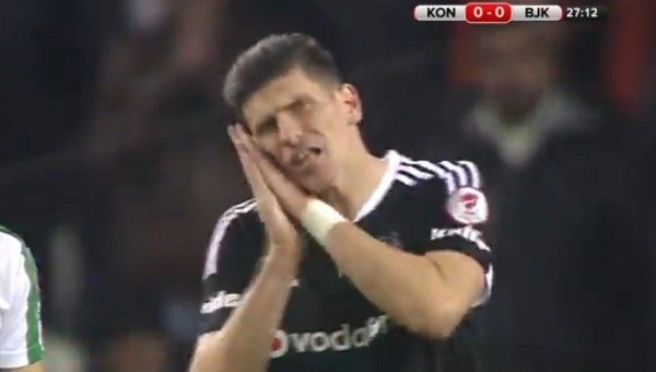 Mario Gomez'den Konyaspor maçında hakeme ilginç tepki - Beşiktaş Haberleri