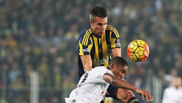 Robin van Persie 3. kez oyundan çıkmadı