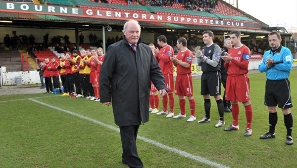 Ronnie McFall, Alex Ferguson'ın rekorunu kırdı - Manchester United Haberleri