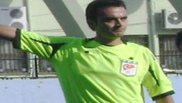 Salih Dursun, Trabzon Bölgesi Hakemi Ali Şükrü Beldüz'ü jübile maçında omuzlarında taşıdı - Trabzonspor Haberleri