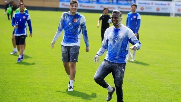 Samuel Eto'o kaç yaşında?