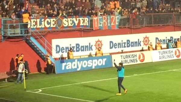 Trabzonspor taraftarlarından Salih Dursun'a sevgi gösterisi - Süper Lig Haberleri