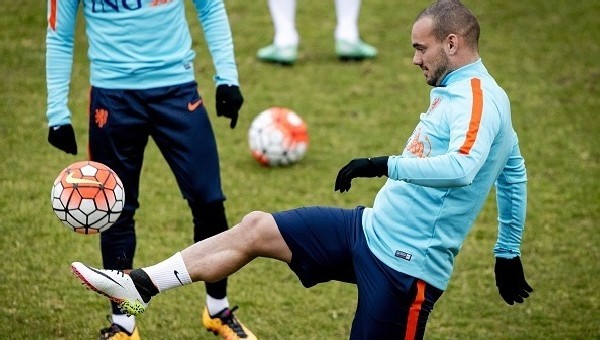 Wesley Sneijder'den terör açıklaması