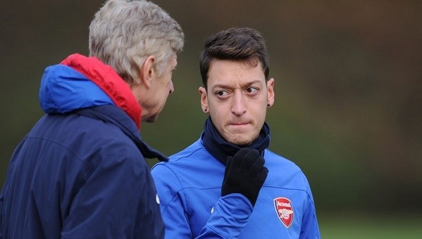 Arsene Wenger'den Mesut Özil'e tepki