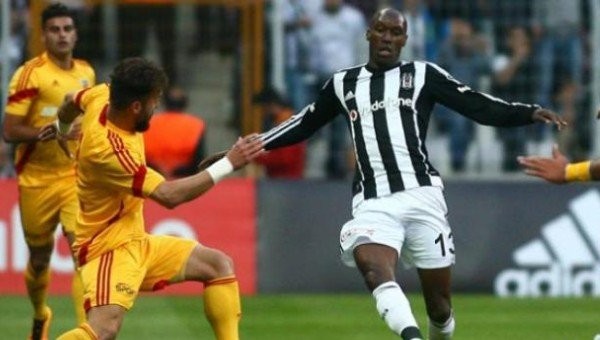 Taraftarlardan Slaven Bilic'e Atiba Hutchinson tepkisi