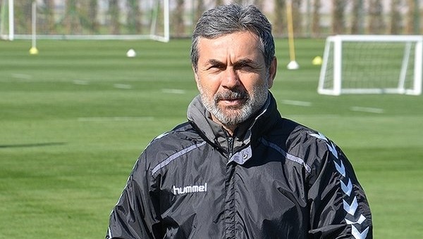 Aykut Kocaman'a Fenerbahçe maçı öncesi sürpriz doğum günü