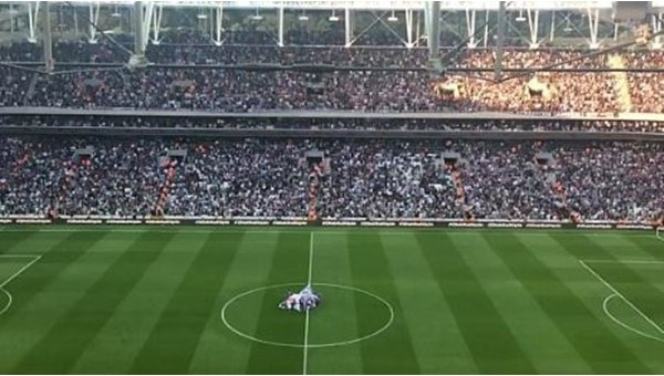 Vodafone Arena'da laiklik tezahüratı - İZLE