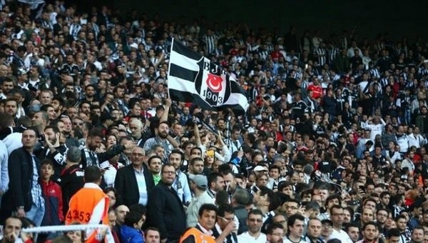 Beşiktaş taraftarından Galatasaray'a gönderme