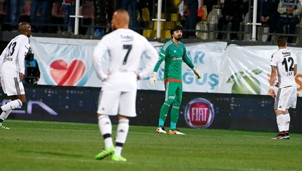 Beşiktaş taraftarından Tolga Zengin ve Alexis Delgado isyanı - Süper Lig Haberleri