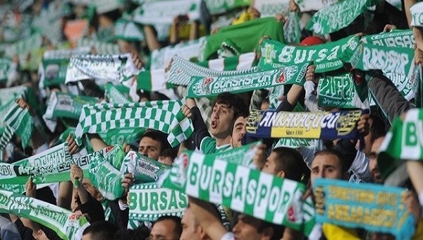 Bursaspor taraftarlarından Galatasaray maçında şok protesto - Süper Lig Haberleri