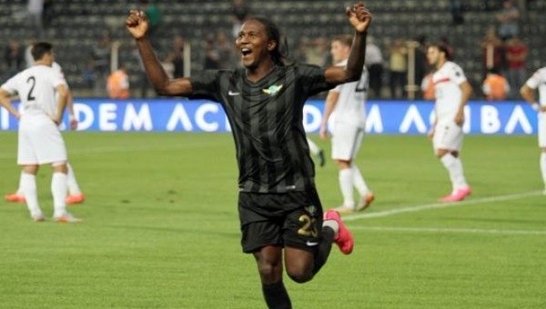 Büyüklerin belalısı Akhisar Belediyesporlu Hugo Rodallega - Süper Lig Haberleri