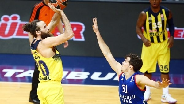 Fenerbahçe, Anadolu Efes'e acımadı