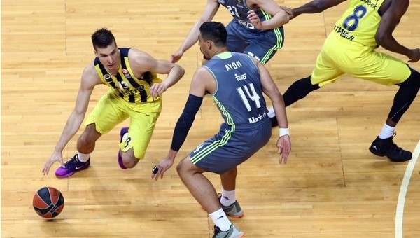 Fenerbahçe ilk maçta Real Madrid'i devirdi