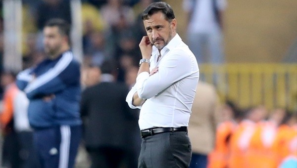 Fenerbahçe taraftarı Vitor Pereira'ya defansif oynattığı için tepki gösterdi - Süper Lig Haberleri