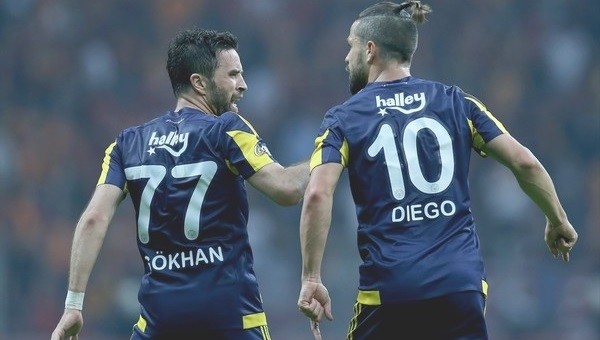 Fenerbahçe'de saha içinde ŞOK kavga!