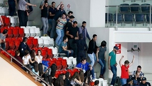 Fenerbahçeliler, Galatasaray'ın maçını bastı
