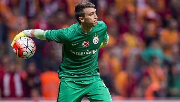 Fernando Muslera kampa katılıyor