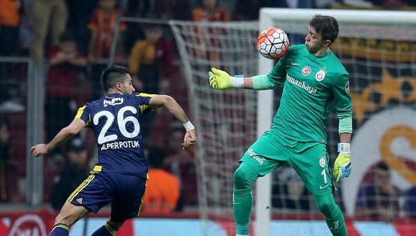 Fernando Muslera derbide Galatasaray tarihine geçti - Süper Lig Haberleri