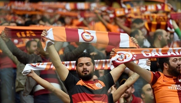Galatasaray taraftarından Fenerbahçe maçında büyük protesto! - Süper Lig Haberleri
