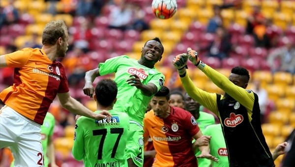 Galatasaray taraftarlarından protesto! - Süper Lig Haberleri