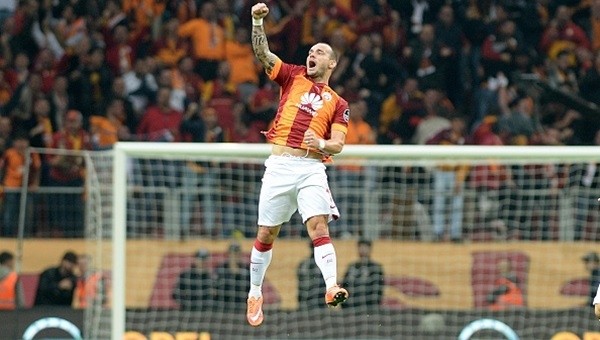 Galatasaray'dan Fenerbahçe'ye Wesley Sneijder göndermesi!