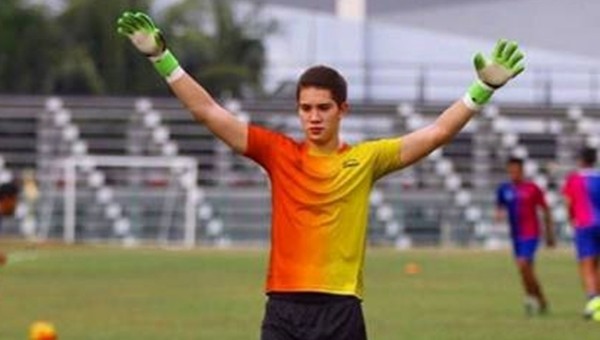 Genç kalecinin üzerine yıldırım düştü - Dünyadan Futbol Haberleri