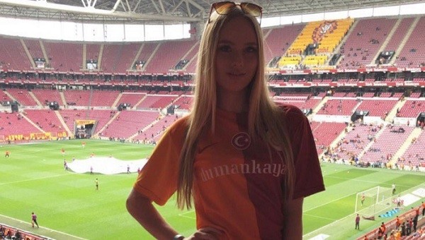 Galatasaray taraftarı Hollandalı model sosyal medyayı salladı - Süper Lig Haberleri