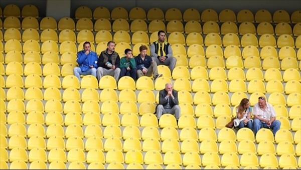 Kadıköy'de tribünler boş kaldı