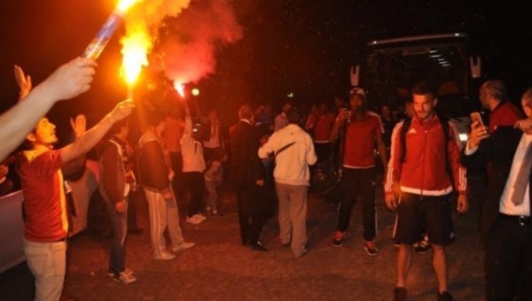 Kayserispor taraftarlarından coşkulu karşılama