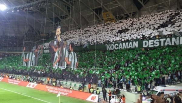 Konyaspor taraftarlarından Aykut Kocaman için müthiş koreografi - Türkiye Kupası Haberleri