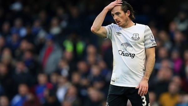 Leighton Baines özür diledi