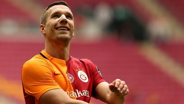 Lukas Podolski kalitesini konuşturuyor