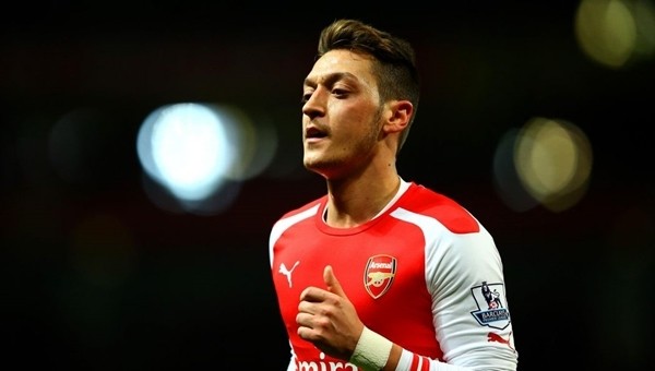 Mesut Özil, Premier Lig'de tarihine geçti