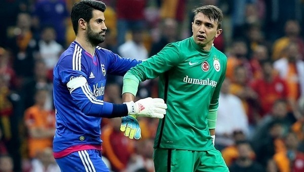 Volkan Demirel'i derbi sonu Muslera teselli etti - Fenerbahçe Haberleri