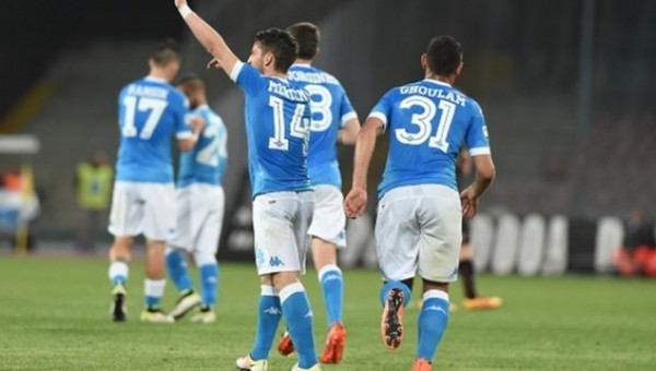 Napoli, Bologna maçında gol oldu yağdı